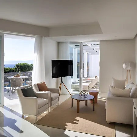 With A Private Pool In Βίλα Ελούντα